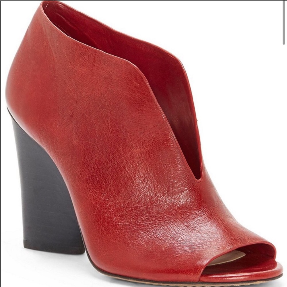 Vince Camuto Andrita Leather Block Heel Booties